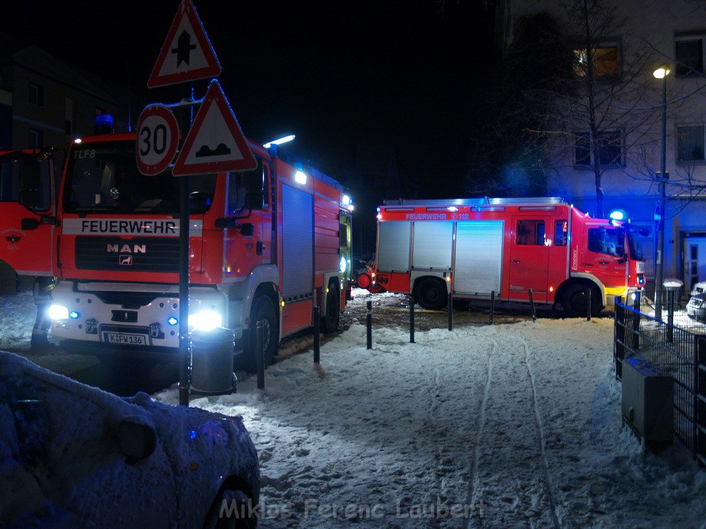 Feuer in Kueche Koeln Vingst Homarstr P677.JPG